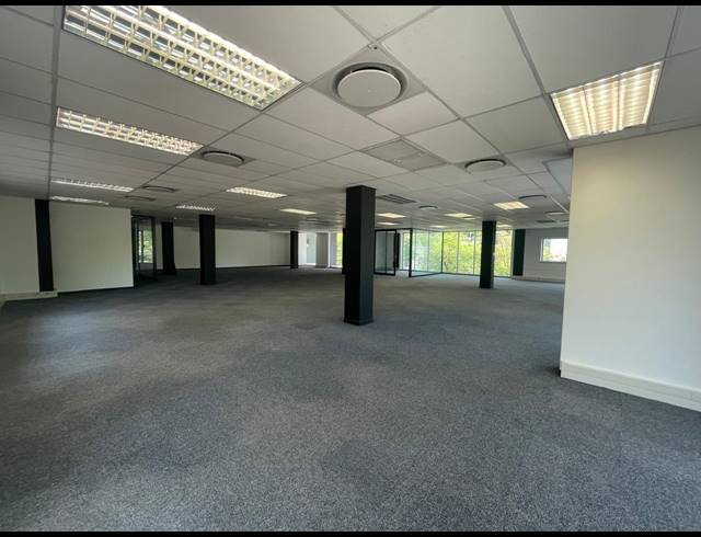 369M² OFFICE TO LET IN BRYANSTON